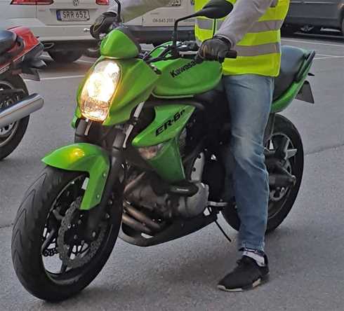 Grön Kawasaki ER-6N stulen i Gubbängen Stockholm